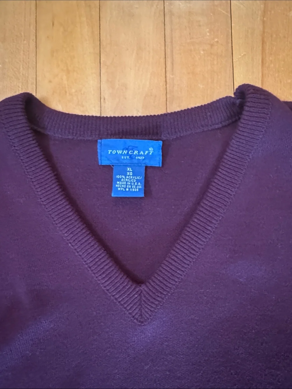 Towncraft Club Room Men's V-Neck Sweater in Burgundy/wine size XL